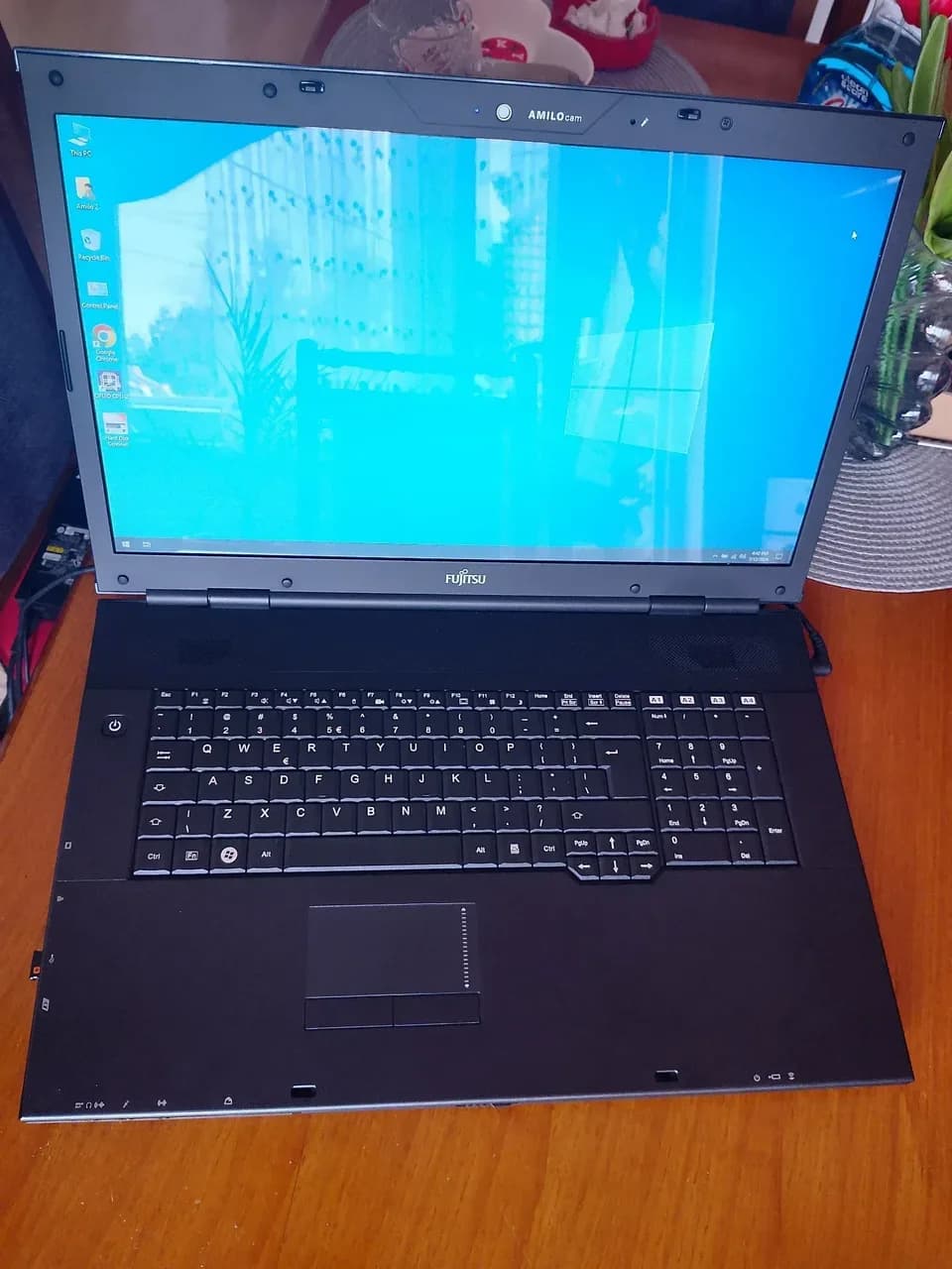 Fujitsu AMILO Li 3910 - LCD 18.4" / 4GB / 320HD /- 2 komada