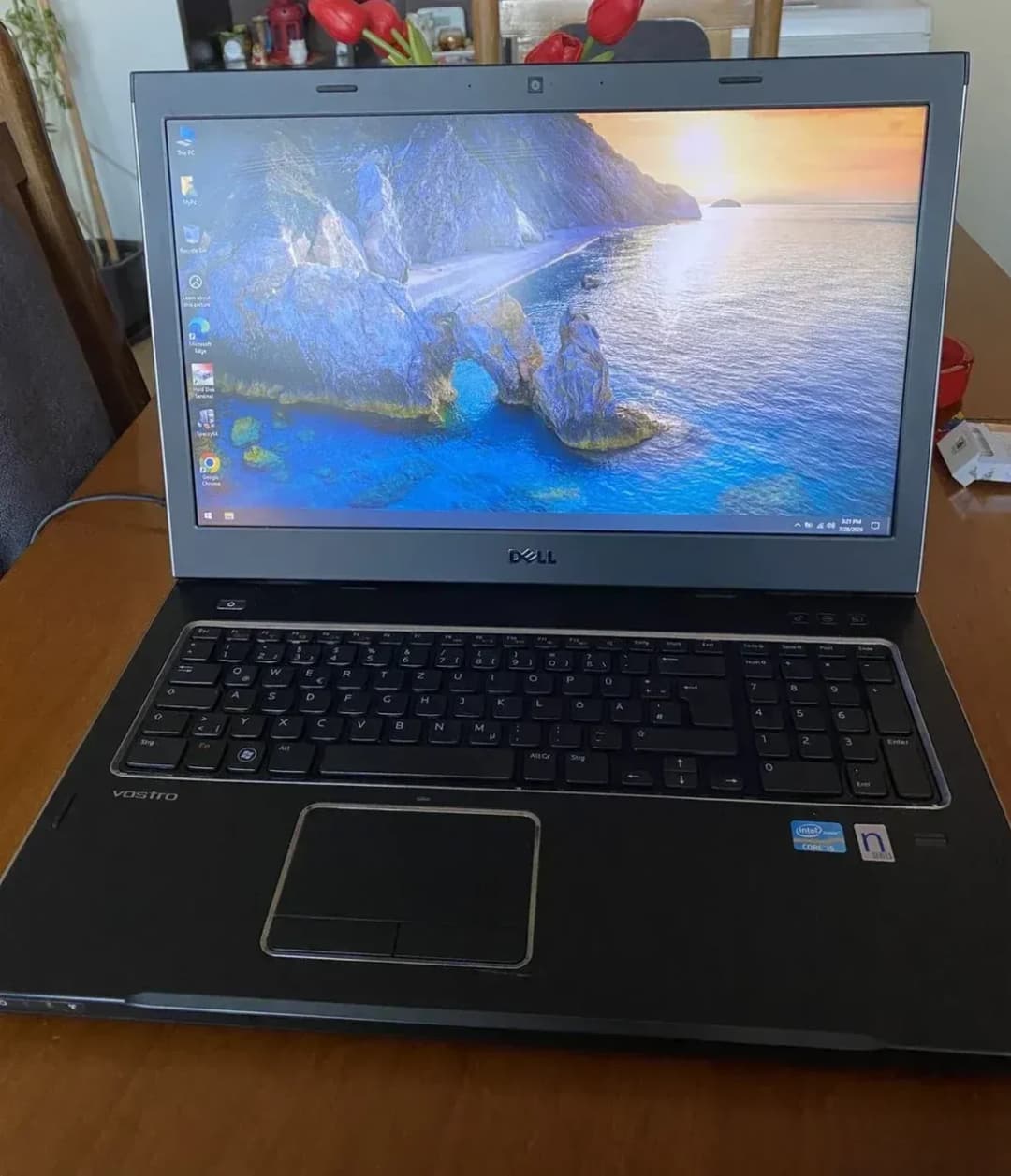 Dell Vostro 3750 17.3" / i5-2450M / 8GB / 500GB / GT525M 1gb