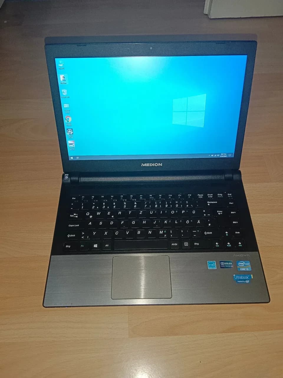 Medion Akoya S4216 / Core i3 / 8GB / SSD+HDD / Bat 4h