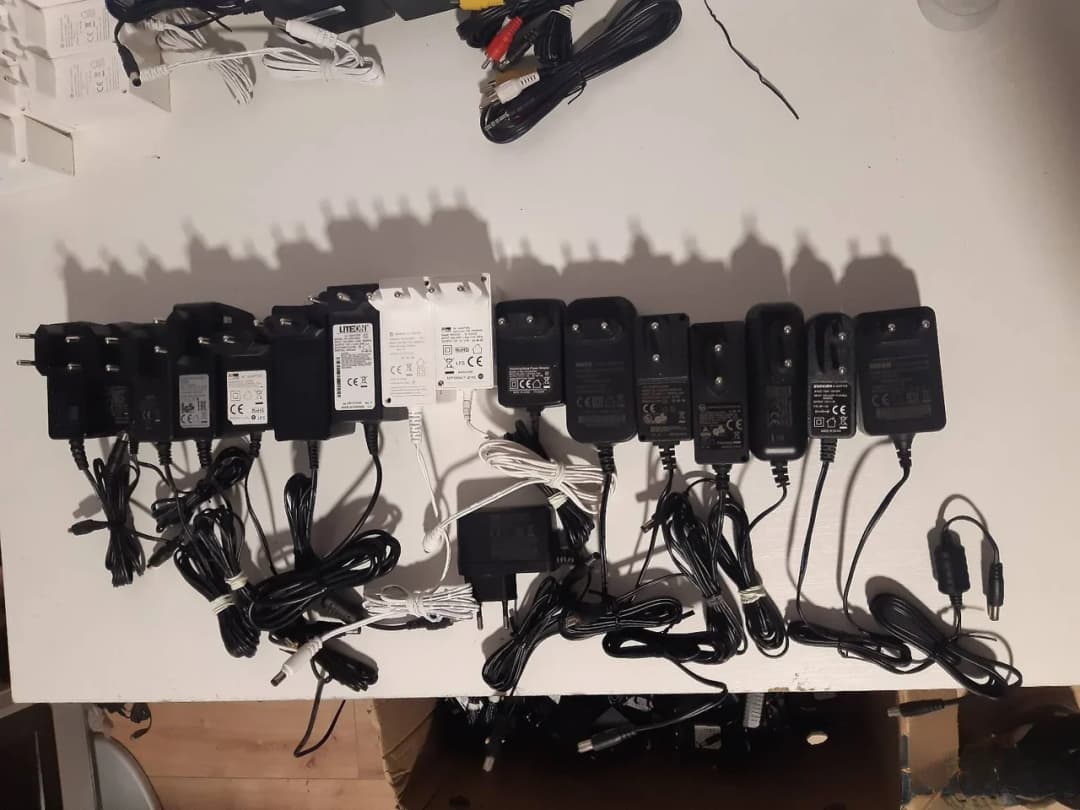 Adapteri razni 12V 1A - 12V 1.5A - 12V 2A - 12V 2.5A