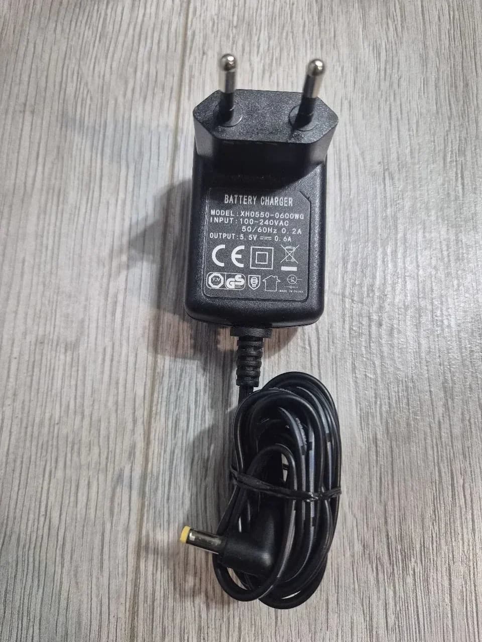 Punjac za baterije 5.5V 0.6A