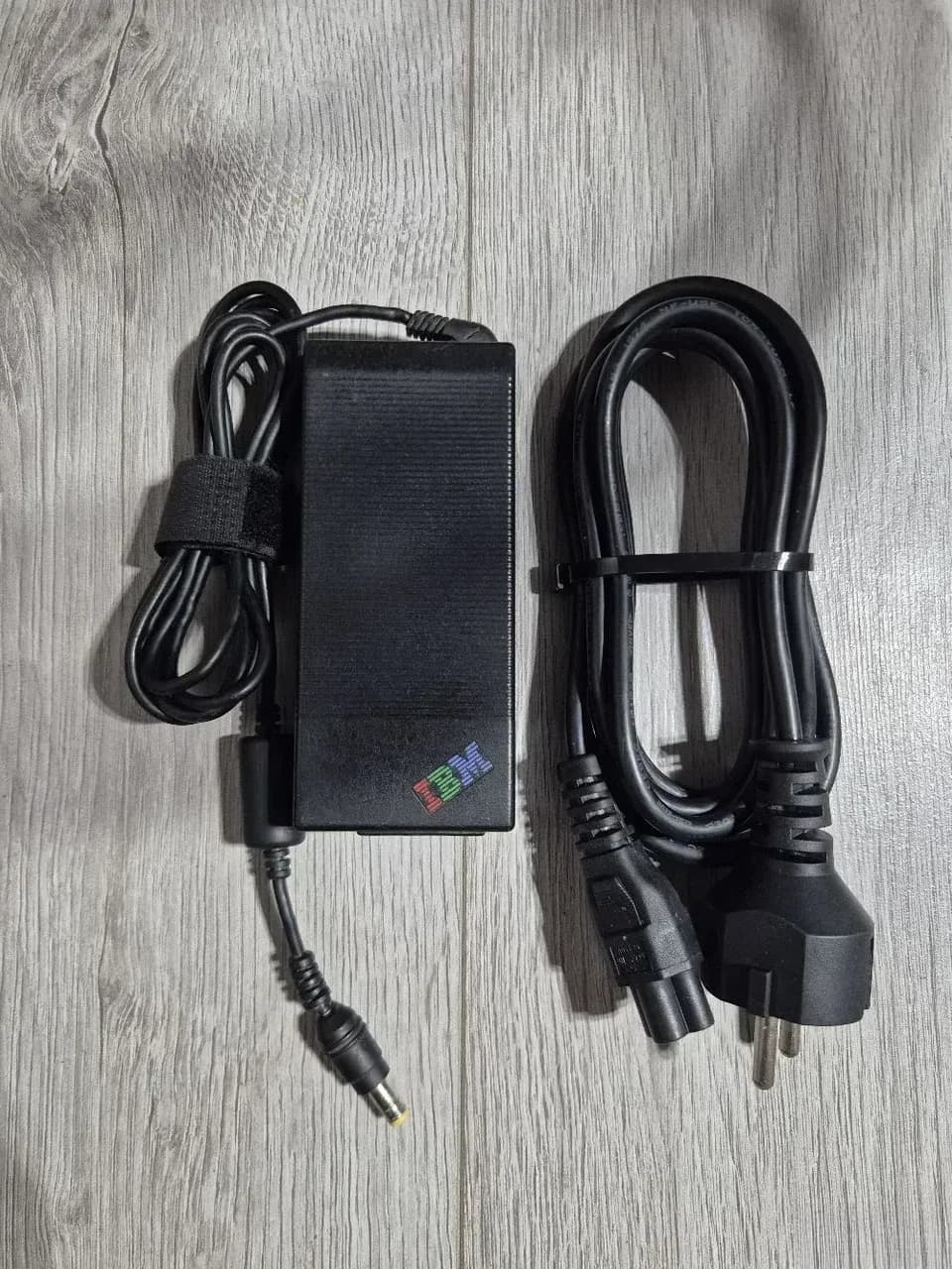 IBM 16V 4.5A Adapter (Model: 08K8202)