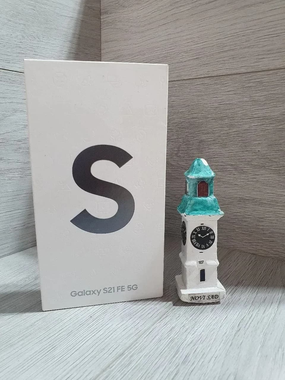 Samsung S21FE - kutija -