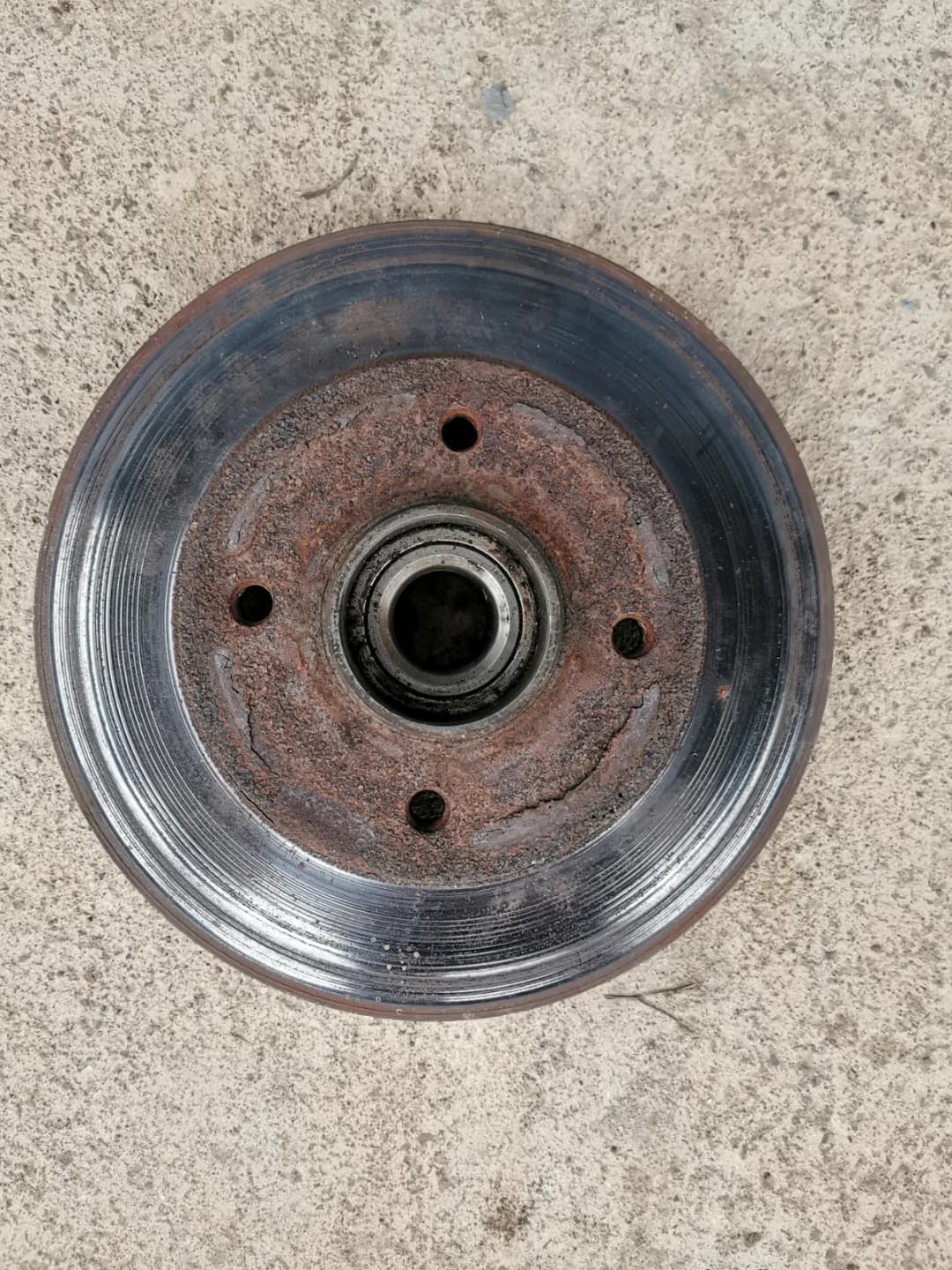Zadnji levi disk za Citroen C4 od 2004. do 2008. god