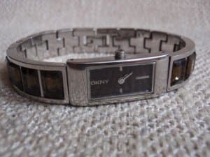 DNKY zenski sat