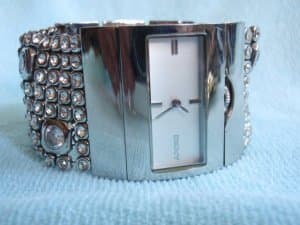 DKNY zenski sat