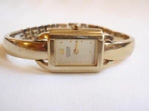 Citizen qvarzt zenski sat