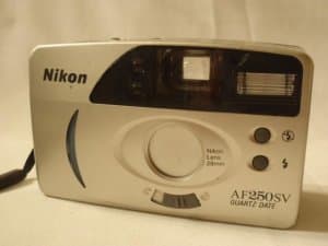 NIKON 250 SV analogni fotoaparat