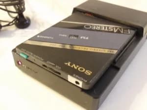 SONY SRF-202 FM radio vokmen