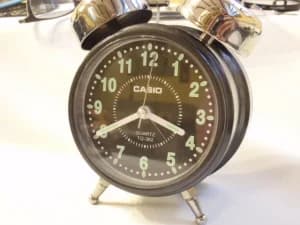 CASIO budilnik sa baterijom
