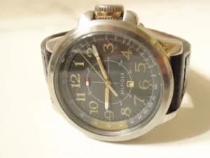 TOMMY HILFIGER muski sat xxxW