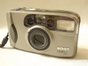 NIKON 210 ZOOM AF analogni fotoaparat