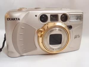 EXAKTA analogni fotoaparat