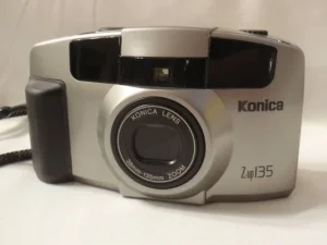 KONICA zup 135 analogni fotoaparat