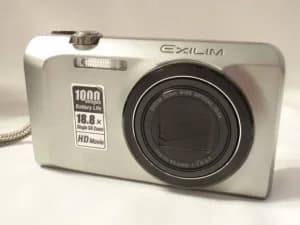 CASIO EX-H30 fotoaparat
